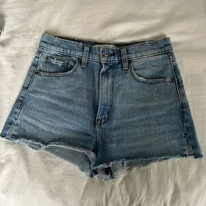Abercrombie Mom Short High Rise